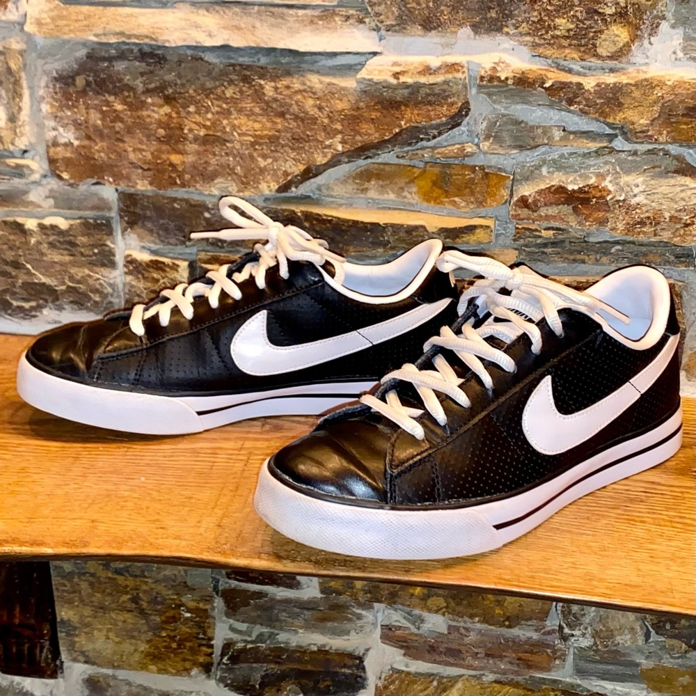 Classic sweet BRS Nikes size 8.